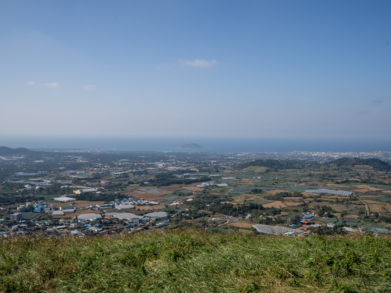 금오름에서 바라본 비양도